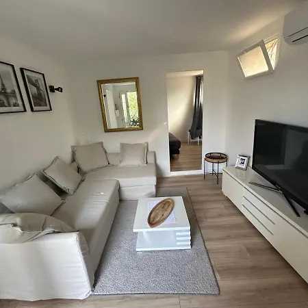 Maison Quai De La Fontaine Parking Дом отдыха