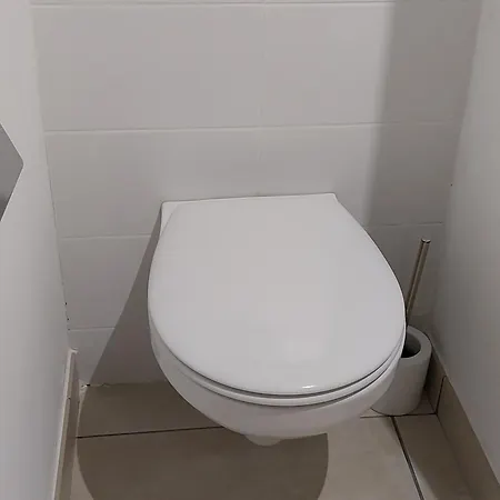 Maison Quai De La Fontaine Parking Ним