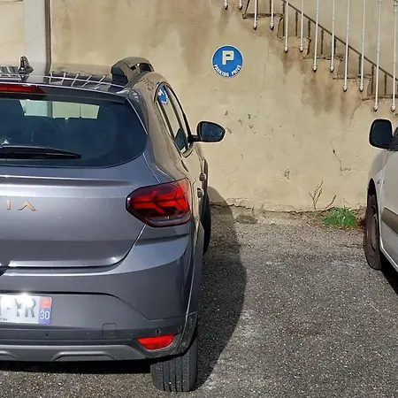 Holiday home Maison Quai De La Fontaine Parking Nimes