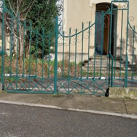 Maison Quai De La Fontaine Parking
