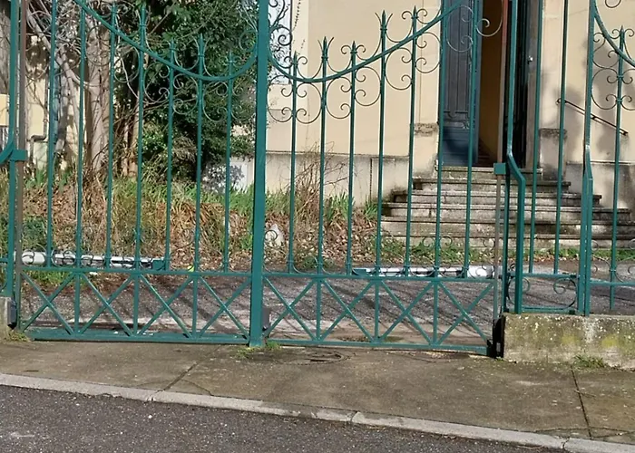 Maison Quai De La Fontaine Parking